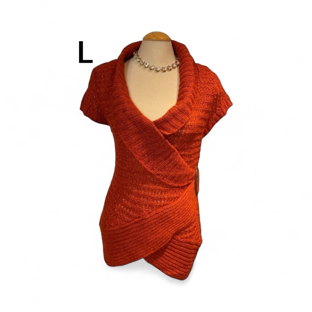 RAZZLE DAZZLE Sweater Sz Large Rust Colour Assymetrical Lines Large Buckle